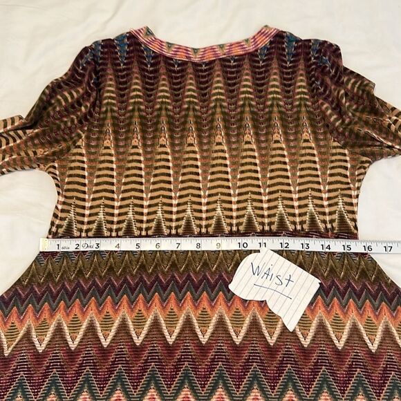 Karen Kane size small 3/4 sleeve Vibrant Zigzag Pattern shark bite hem tunic EUC - Picture 9 of 10